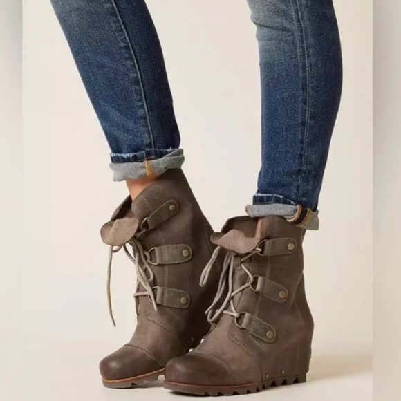 Sorel Joan of Arctic Women's Lace Up Wedge Heel Tan Boots size 7.5 - Picture 1 of 5